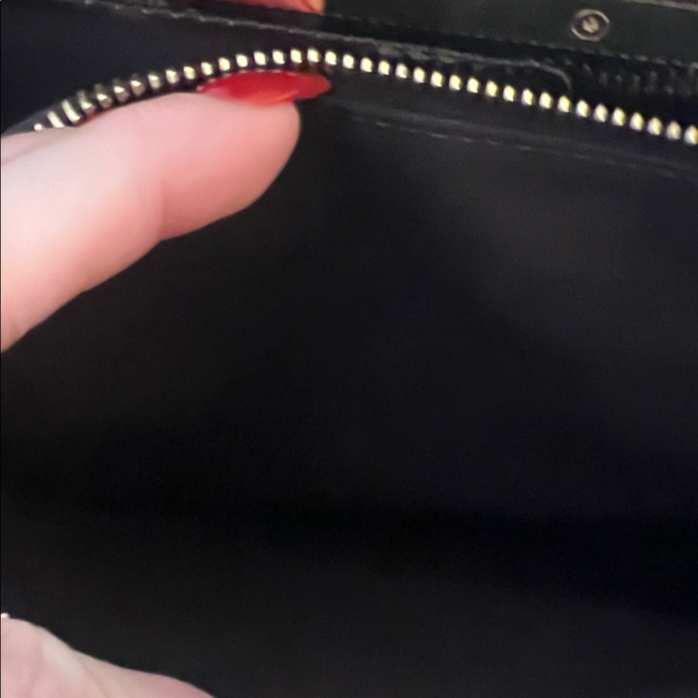 Louis Vuitton Glossy Shoulder Bag - Picture 2 of 3